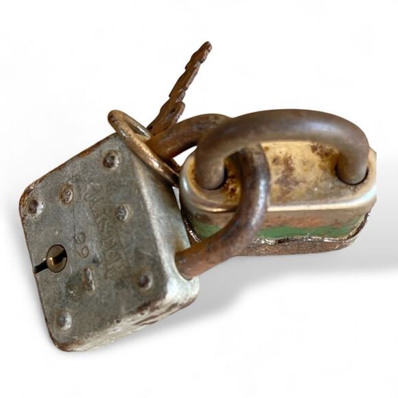 Vintage Rustic Rusty Decor Interlocked Mini Padlocks with Keys Set of 2 - Picture 13 of 16